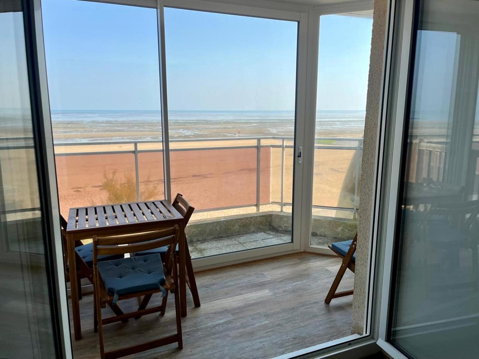 Mettons Les Voiles - Appt Vue Mer Avec Loggia Bernieres-sur-Mer Экстерьер фото
