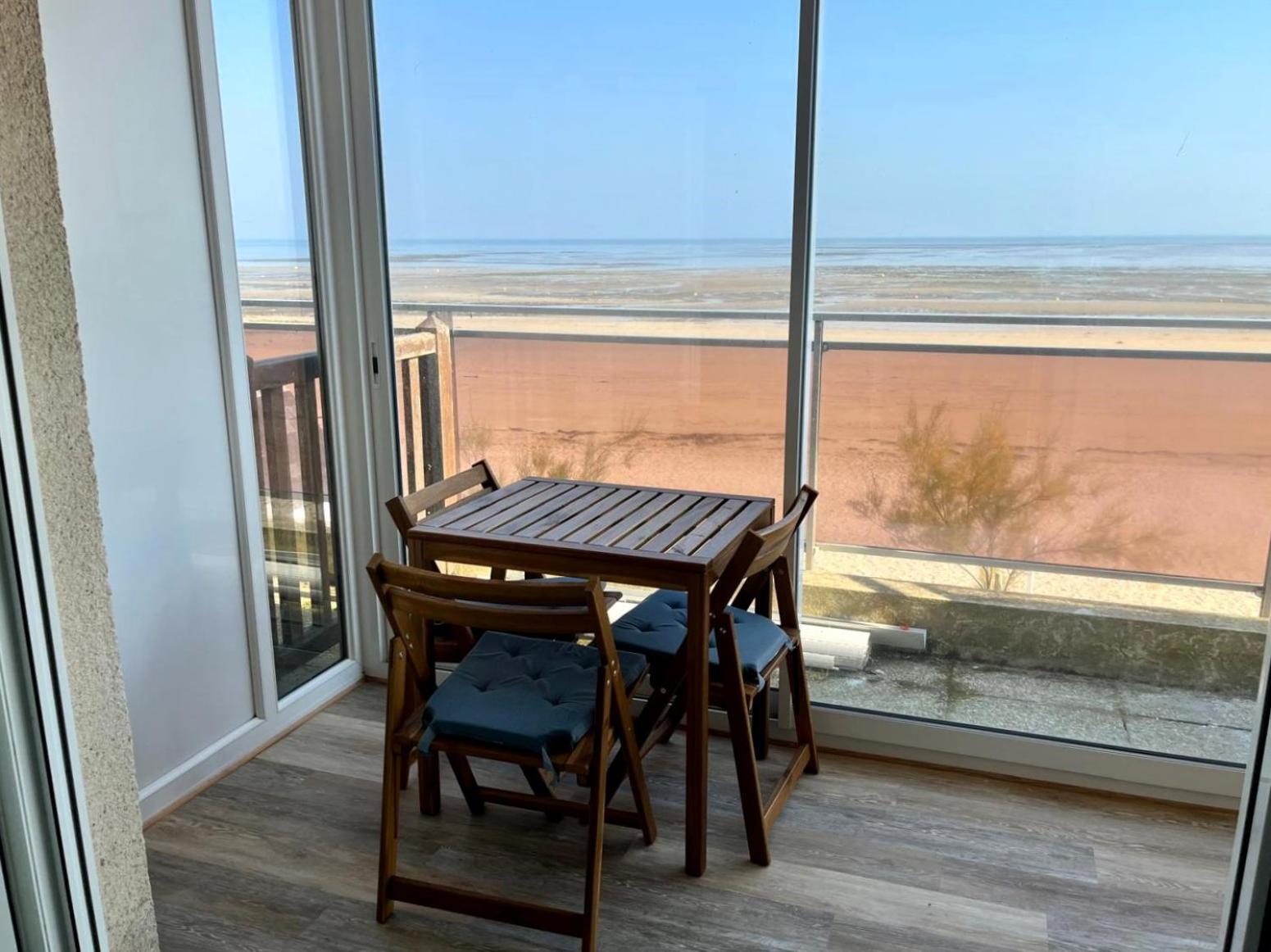 Mettons Les Voiles - Appt Vue Mer Avec Loggia Bernieres-sur-Mer Экстерьер фото
