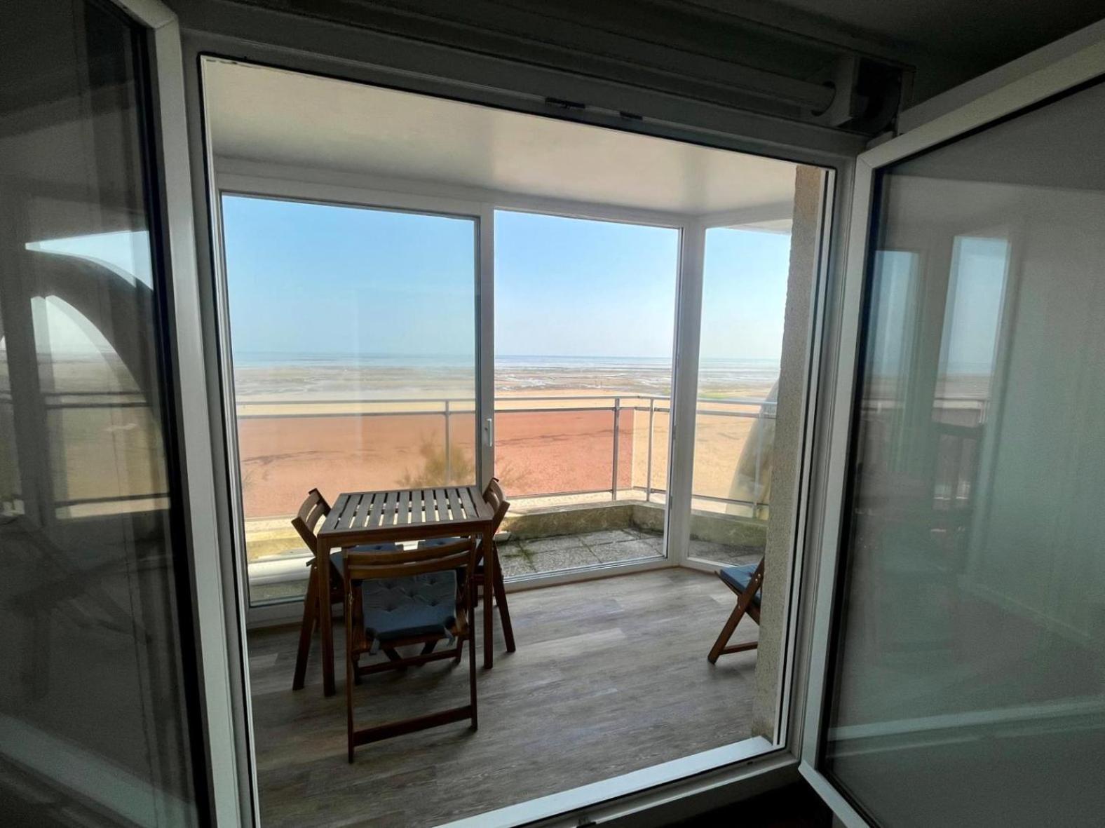 Mettons Les Voiles - Appt Vue Mer Avec Loggia Bernieres-sur-Mer Экстерьер фото