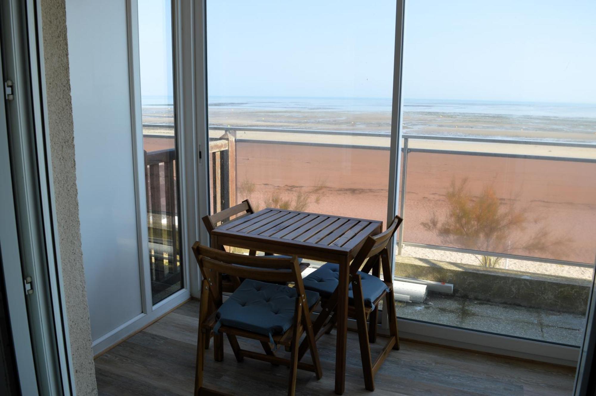Mettons Les Voiles - Appt Vue Mer Avec Loggia Bernieres-sur-Mer Экстерьер фото