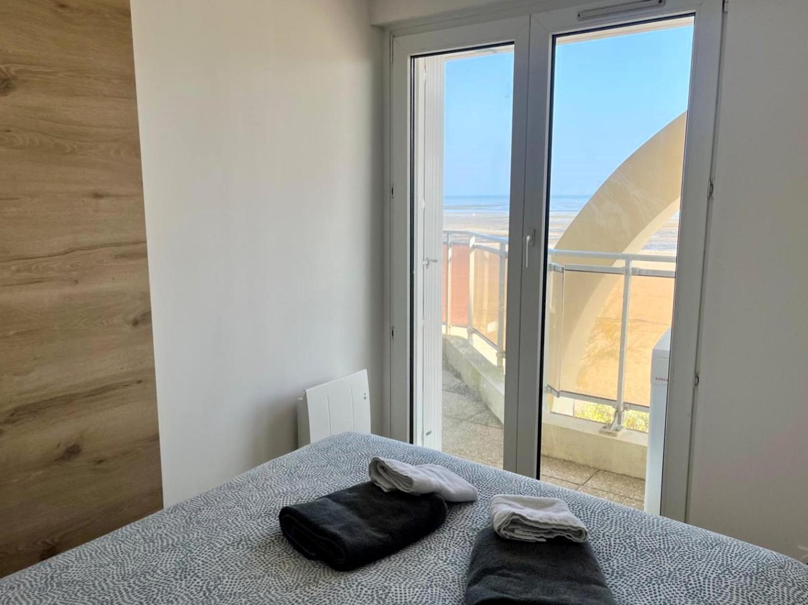 Mettons Les Voiles - Appt Vue Mer Avec Loggia Bernieres-sur-Mer Экстерьер фото